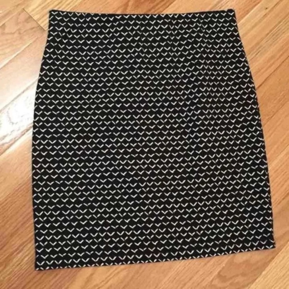 LOFT Black & White Pull-on Pencil Skirt